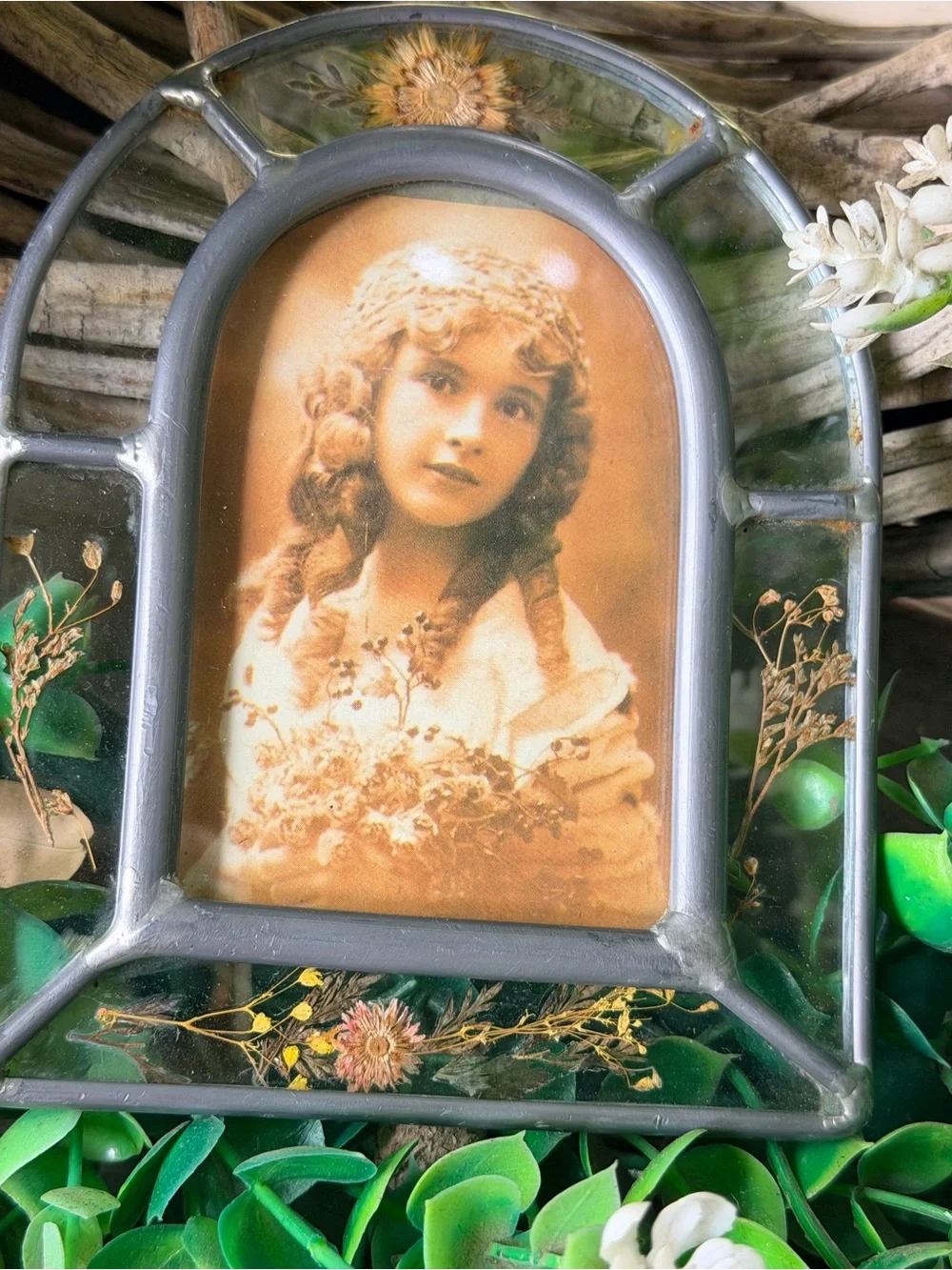 Vintage Pressed Floral Arched Picture Frame Cottagecore‎ Victorian shabby chic